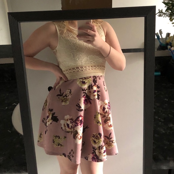 Floral & Lace Dress - Picture 2 of 2